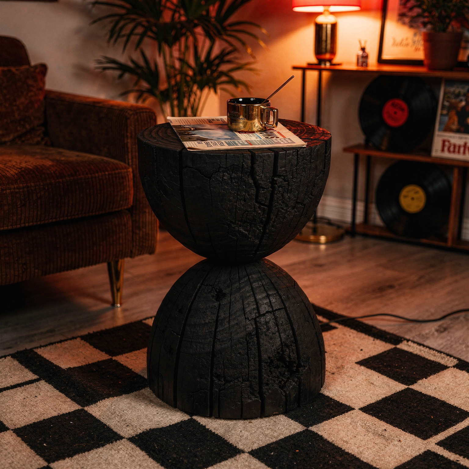 Mango wood round side table grain detail